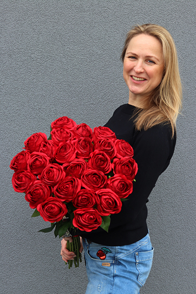 bukiet 25-ciu sztucznych czerwonych róż, Ariel wys.50cm