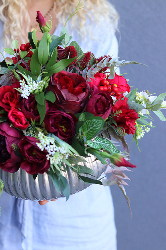 Reddina Silver, kompozycja kwiatowa w lustrzanym naczyniu, wym.34x55cm 