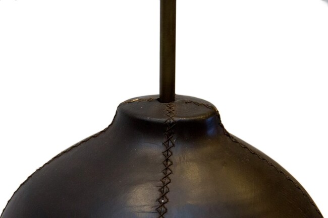 lampa skórzana na biurko 28x28x45cm