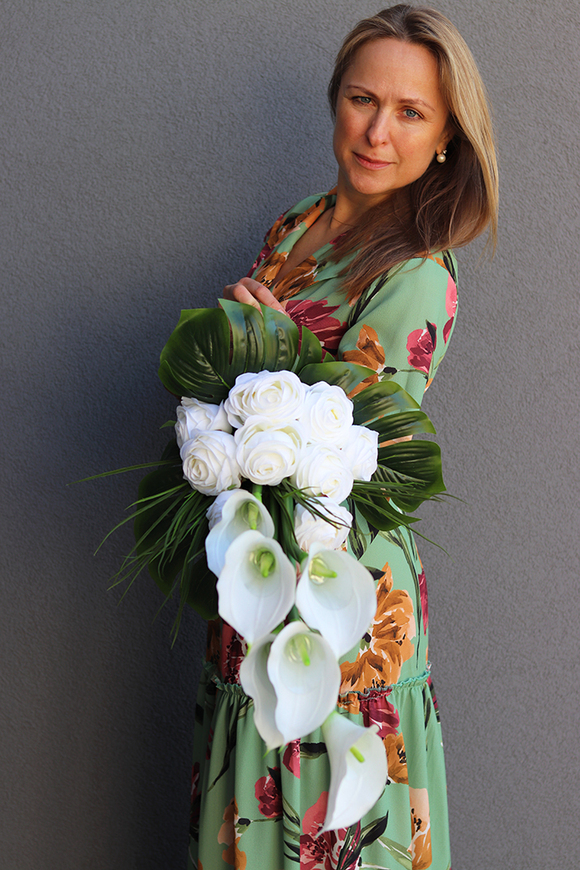 bukiet nagrobny z kaliami i różami, Bliskość, dł.80cm 