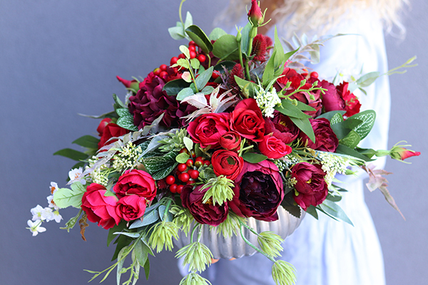 Reddina Silver, kompozycja kwiatowa w lustrzanym naczyniu, wym.34x55cm 