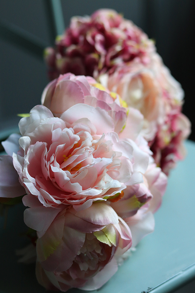 bukiet różowo-łososiowych hortensji i róż Taormina New, wys.30cm 