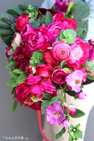 Burgund, komplet ciemno-różowych dekoracji nagrobnych, bukiet + kompozycja