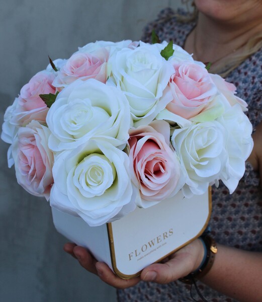Maria, flowerbox / kompozycja kwiatowa / bukiet, wys.25cm