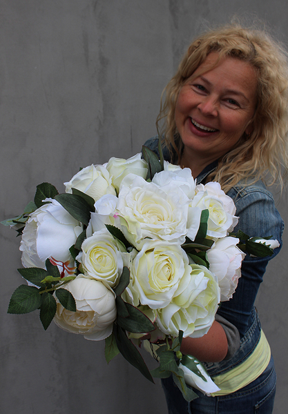 Ecru Peonia kompozycja na stół w srebrnym naczyniu, wys.25cm