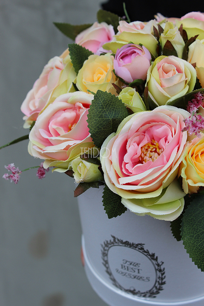 kompozycja kwiatowa / bukiet Flowerbox Roses, wys.24cm