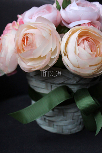 kosz z kwiatami Romantyczny Pełnik 25x25cm