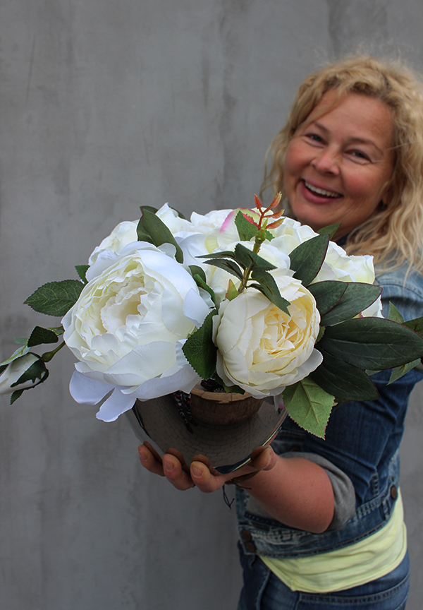 Ecru Peonia kompozycja na stół w srebrnym naczyniu, wys.25cm