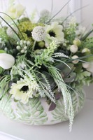 Zielona Wiosna, kompozycja kwiatowa w zdobionym naczyniu, wys. 36cm