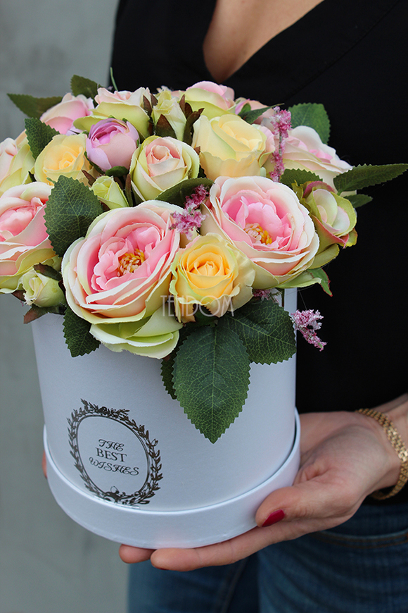 kompozycja kwiatowa / bukiet Flowerbox Roses, wys.24cm