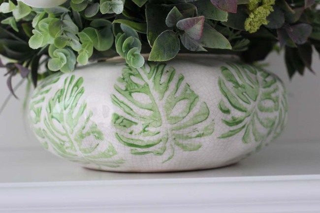 Zielona Wiosna, kompozycja kwiatowa w zdobionym naczyniu, wys. 36cm