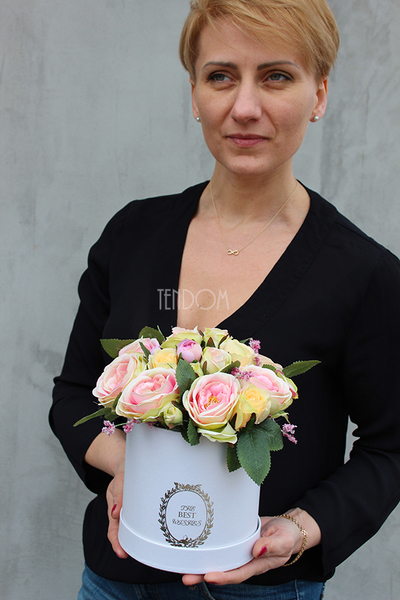 kompozycja kwiatowa / bukiet Flowerbox Roses, wys.24cm