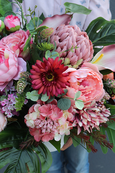 Denolla, kompozycja/dekoracja nagrobna z kallami, wym.45x60cm