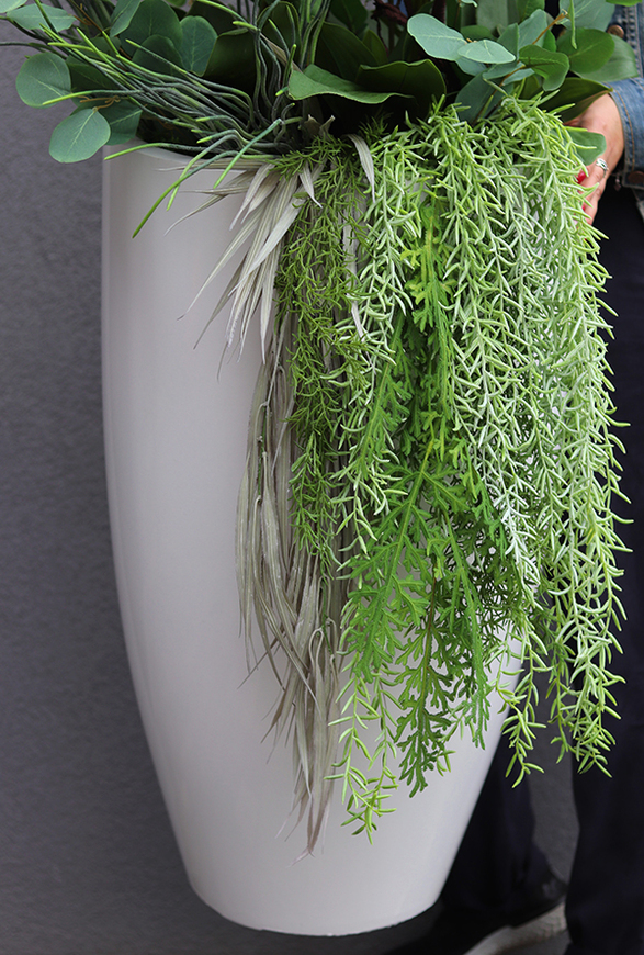 Fiberglass Grande Eucalipto, efektowny storczyk w białej donicy z fiberglass, wys. 158cm