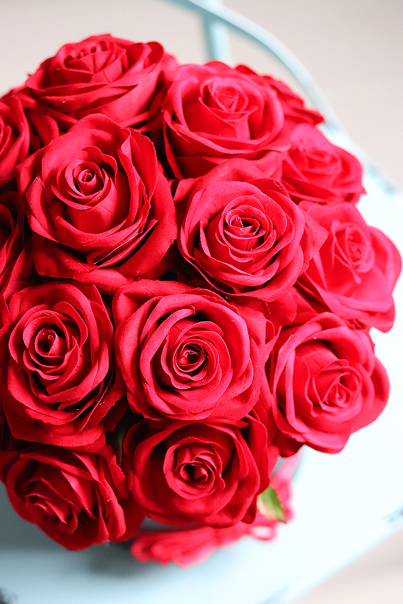 elegancki flowerbox na prezent, Aksamitne Pokochaj Mnie, wys.36cm