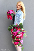 Burgund, komplet ciemno-różowych dekoracji nagrobnych, bukiet + kompozycja