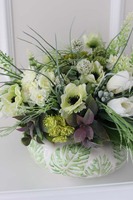 Zielona Wiosna, kompozycja kwiatowa w zdobionym naczyniu, wys. 36cm