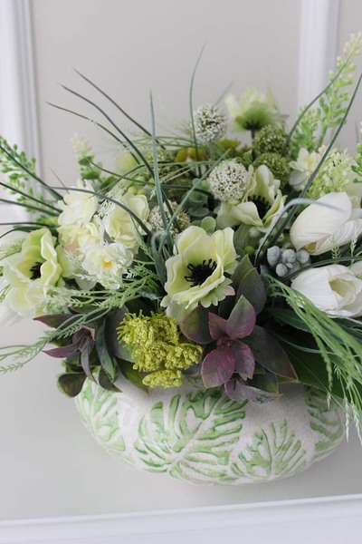 Zielona Wiosna, kompozycja kwiatowa w zdobionym naczyniu, wys. 36cm