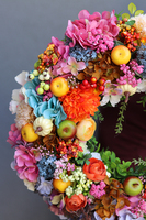 atrakcyjny tęczowy wianek, Piękno Kwiatów, śr.40cm 