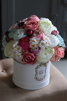 Bella Beauty, kompozycja kwiatowa / bukiet flowerbox, wys.34cm