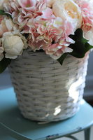 kosz z kwiatami w pastelowej kolorystyce, Pivonia Provance,  wym.48x48cm 