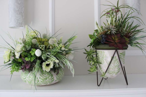 Zielona Wiosna, kompozycja kwiatowa w zdobionym naczyniu, wys. 36cm