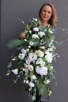 Eleonora White, elegancka kompozycja kwiatowa na komodę, wym.30x35x100cm