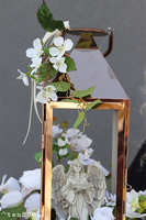 Angelo Garden, kompozycja kwiatowa ze złotym lampionem, wys.55cm  