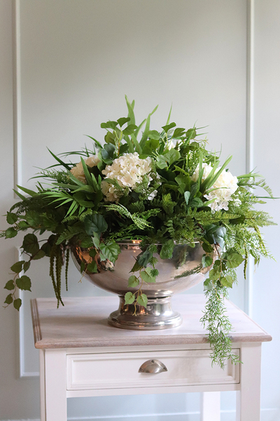 Regato Hortense, zielona kompozycja z hortensjami w pucharze klienta / naczyniu klienta, wym.59x63cm 