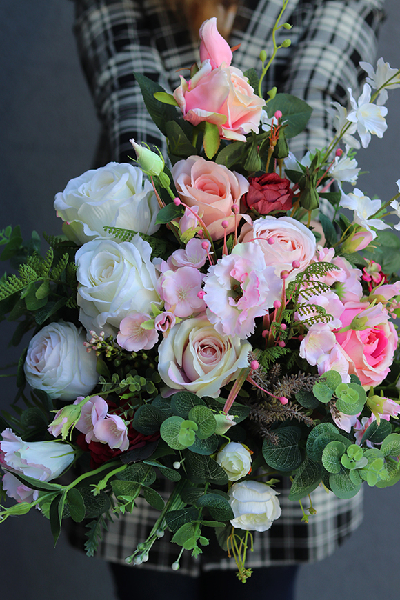 Odettino 2, bogaty bukiet nagrobny we wkładzie, wys.55cm