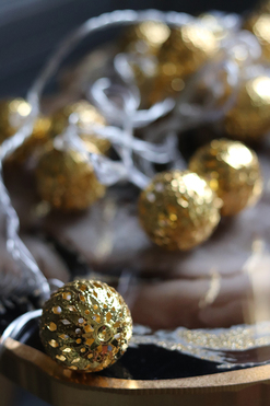 Austrie, lampki choinkowe ażurowe złote 20 kulek, dł.3.6m