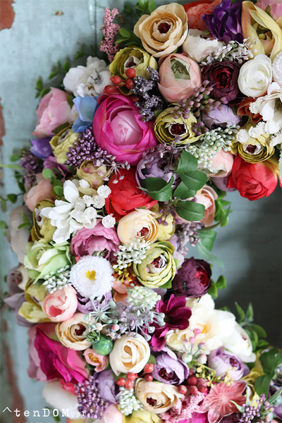 atrakcyjny kwiatowy wianek, Perrasa Marcowa, śr.50cm  