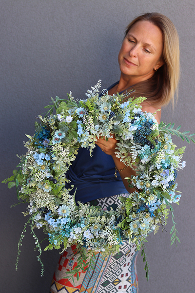 atrakcyjny wianek na Twoje drzwi, Manfredo Blue, śr.45cm  