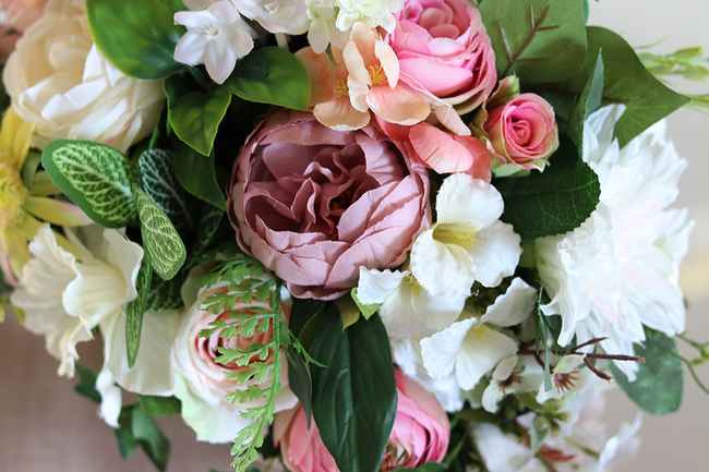 PasteLova, kompozycja kwiatowa w stylowym naczyniu / bukiet wys.26cm