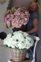 bogaty kosz z hortensjami Provance White, wys.68cm, śr.70cm  