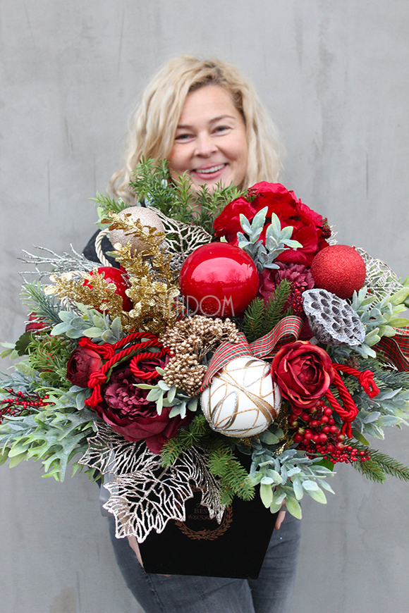 Christmas Red kompozycja kwiatowa / bukiet Flowerbox, wys.57cm