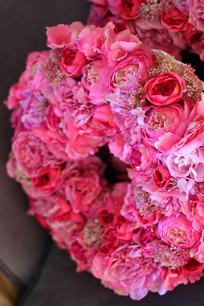 Brightenna, bardzo bogaty, fuksjowy wianek, śr. 40cm