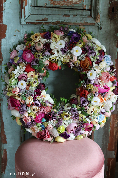 atrakcyjny kwiatowy wianek, Perrasa Marcowa, śr.50cm  