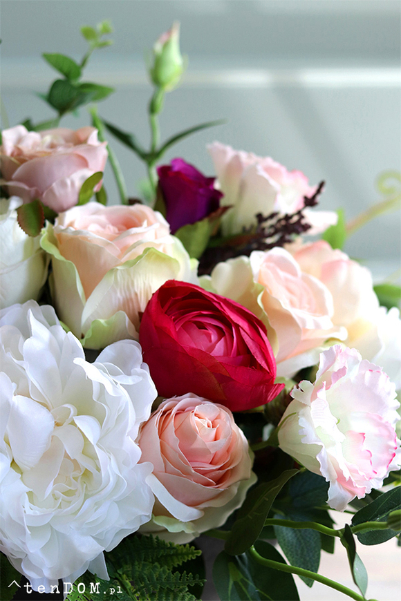 Odettino, bogata dekoracja nagrobna w naczyniu, wym.42x60cm