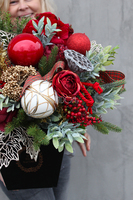 Christmas Red kompozycja kwiatowa / bukiet Flowerbox, wys.57cm