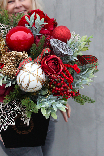 Christmas Red kompozycja kwiatowa / bukiet Flowerbox, wys.57cm