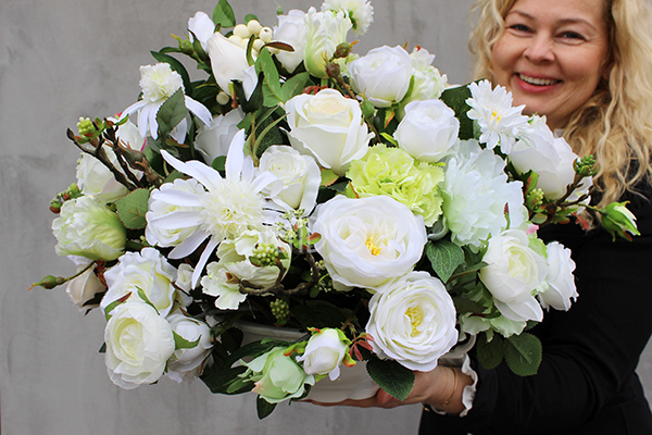 Ecru Exclusive kompozycja kwiatowa / bukiet wys.35cm, śr. kwiatów 45cm