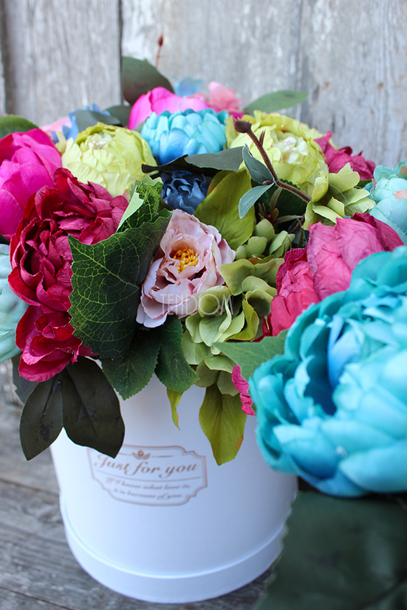 kompozycja kwiatowa / bukiet Flowerbox Caryca Katarzyna Big, wys.38cm