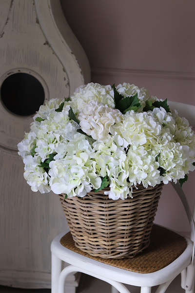 bogaty kosz z hortensjami Provance White, wys.68cm, śr.70cm  