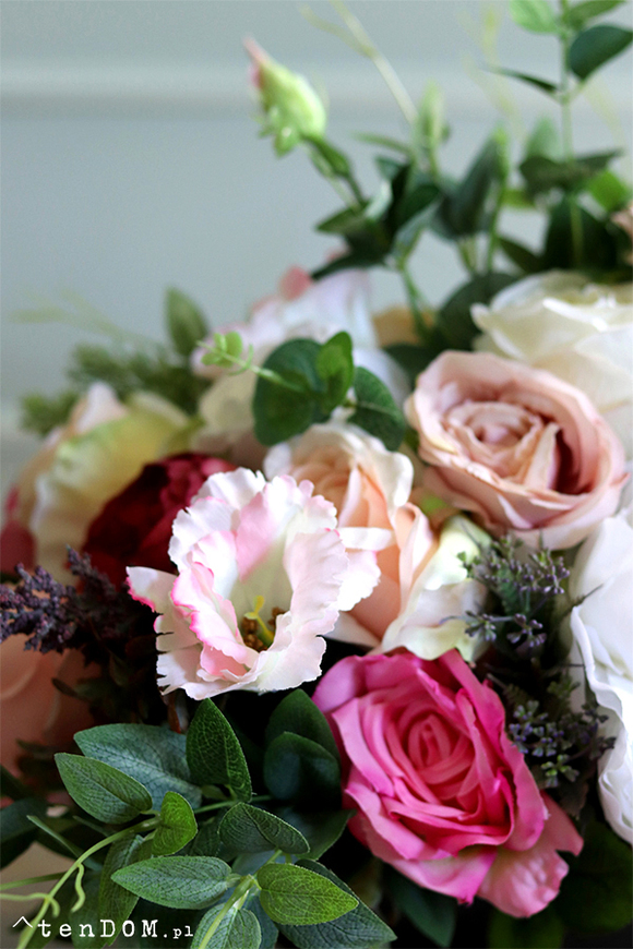 Odettino, bogata dekoracja nagrobna w naczyniu, wym.42x60cm