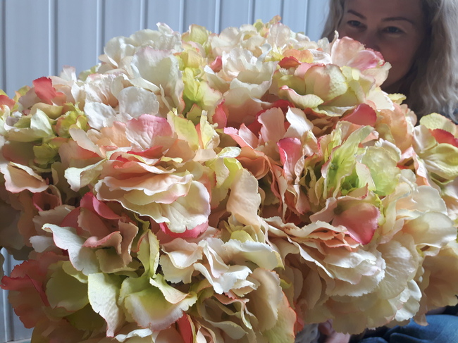 bogaty kosz ze szlachetnymi hortensjami Exclusive Light  Ocean 65x60cm