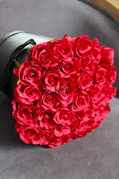 walentynkowa kompozycja kwiatowa / bukiet flowerbox Black&Red, wys.31cm