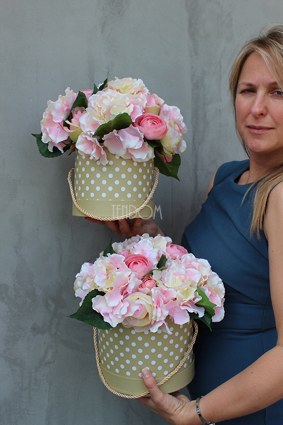 Róże&Groszki kompozycja kwiatowa / bukiet flowerbox, wys.26cm