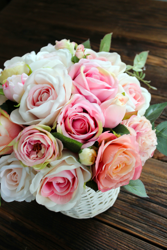 bogaty kosz z różowymi kwiatami Romance wys.34cm