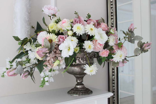 elegancka kompozycja Victoria w srebrnym metalowym pucharze, wys.55cm